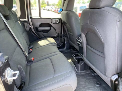 Used 2022 Jeep Wrangler Unlimited Sport AWD/4WD image 25