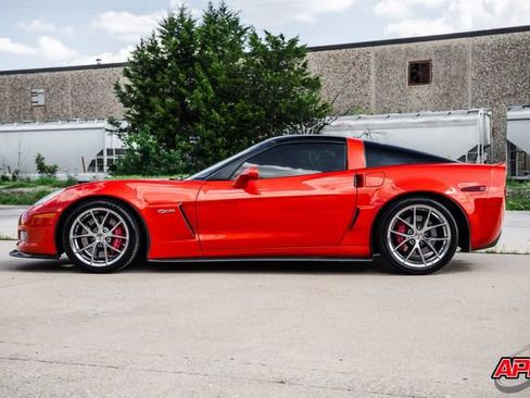 Used 2011 Chevrolet Corvette Z06 w/ Z06 Carbon Fiber Package RWD image 13