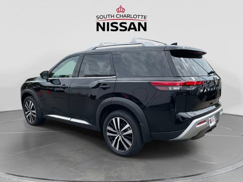Used 2025 Nissan Pathfinder Platinum AWD/4WD image 4