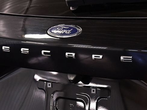 Used 2025 Ford Escape Active AWD/4WD image 10