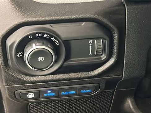 Used 2024 Jeep Wrangler Unlimited w/ Convenience Group AWD/4WD image 19