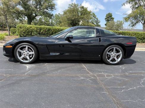 Used 2006 Chevrolet Corvette Coupe w/ Preferred Equipment Group RWD image 5