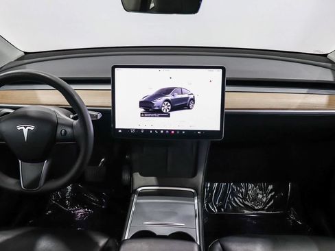 Used 2023 Tesla Model Y 2WD image 13