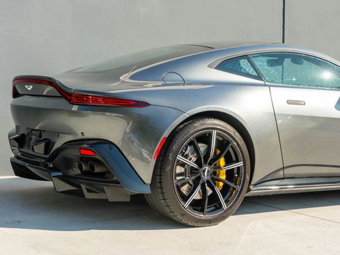 Used 2019 Aston Martin V8 Vantage Coupe image 36