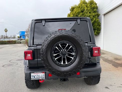Used 2025 Jeep Wrangler Unlimited Rubicon AWD/4WD image 5
