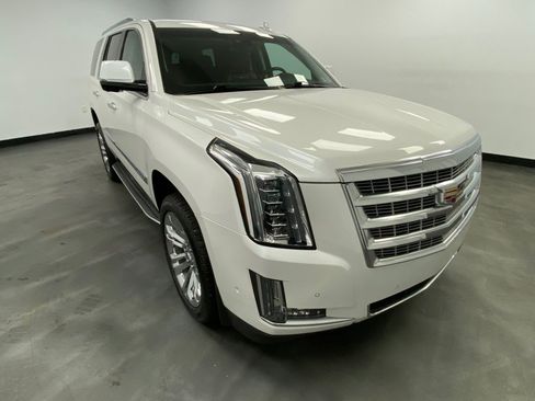 Used 2017 Cadillac Escalade Luxury w/ LPO, Radiant Package AWD/4WD image 8