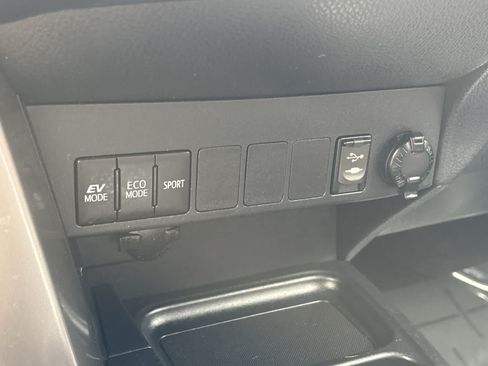 Used 2017 Toyota RAV4 XLE w/ All Weather Liner Package AWD/4WD image 22