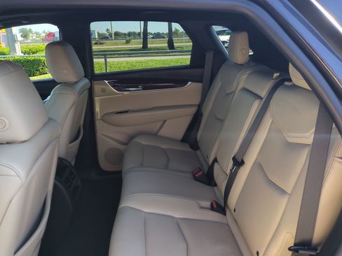 Used 2017 Cadillac XT5 Premium Luxury image 14