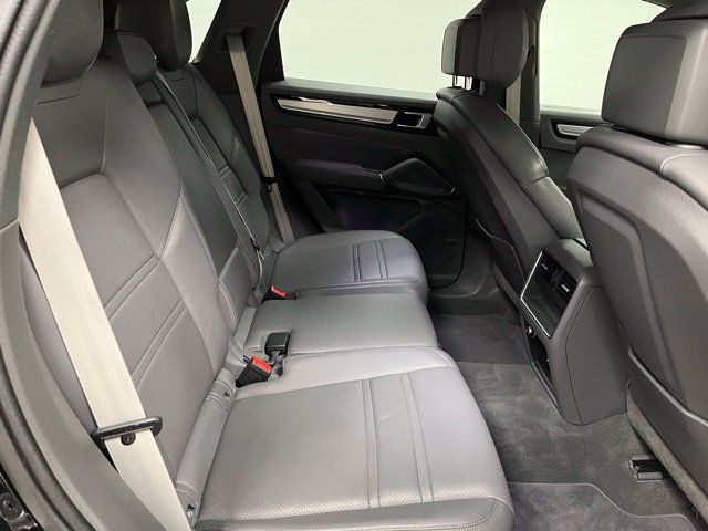 Used 2022 Porsche Cayenne Platinum Edition AWD/4WD image 52
