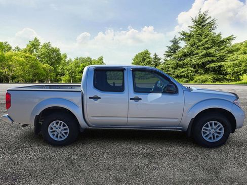 Used 2019 Nissan Frontier SV image 8
