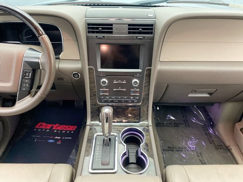 Used 2017 Lincoln Navigator Select AWD/4WD image 20