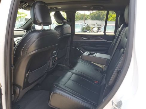 Certified 2023 Jeep Grand Cherokee Overland AWD/4WD image 16