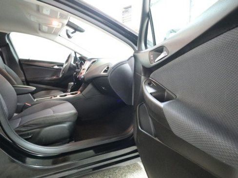 Used 2018 Chevrolet Cruze LS FWD image 10