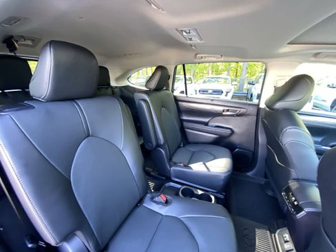 Used 2026 Toyota Highlander Limited AWD/4WD image 25