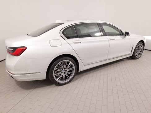 Used 2020 BMW 750i xDrive w/ Executive Package AWD/4WD image 11