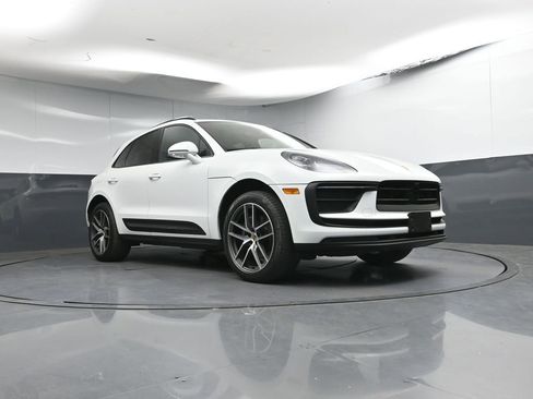 Certified 2023 Porsche Macan AWD/4WD image 30