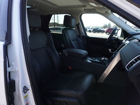 Used 2024 Land Rover Discovery S image 29