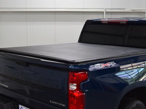 Used 2023 Chevrolet Silverado 1500 Custom AWD/4WD image 23