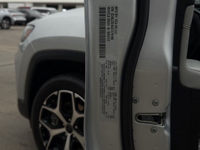 Used 2025 Jeep Compass Limited AWD/4WD image 27