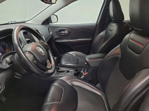 Used 2019 Jeep Cherokee Trailhawk w/ Cold Weather Group image 17