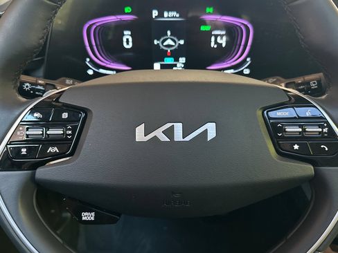 Certified 2025 Kia Niro FWD image 24
