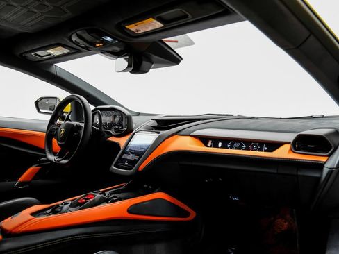 Used 2025 Lamborghini Revuelto AWD/4WD image 14