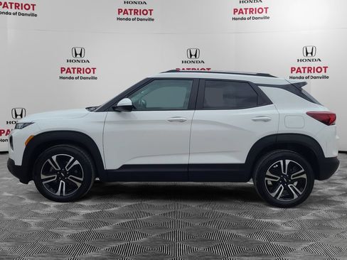 Used 2023 Chevrolet TrailBlazer LT FWD image 2