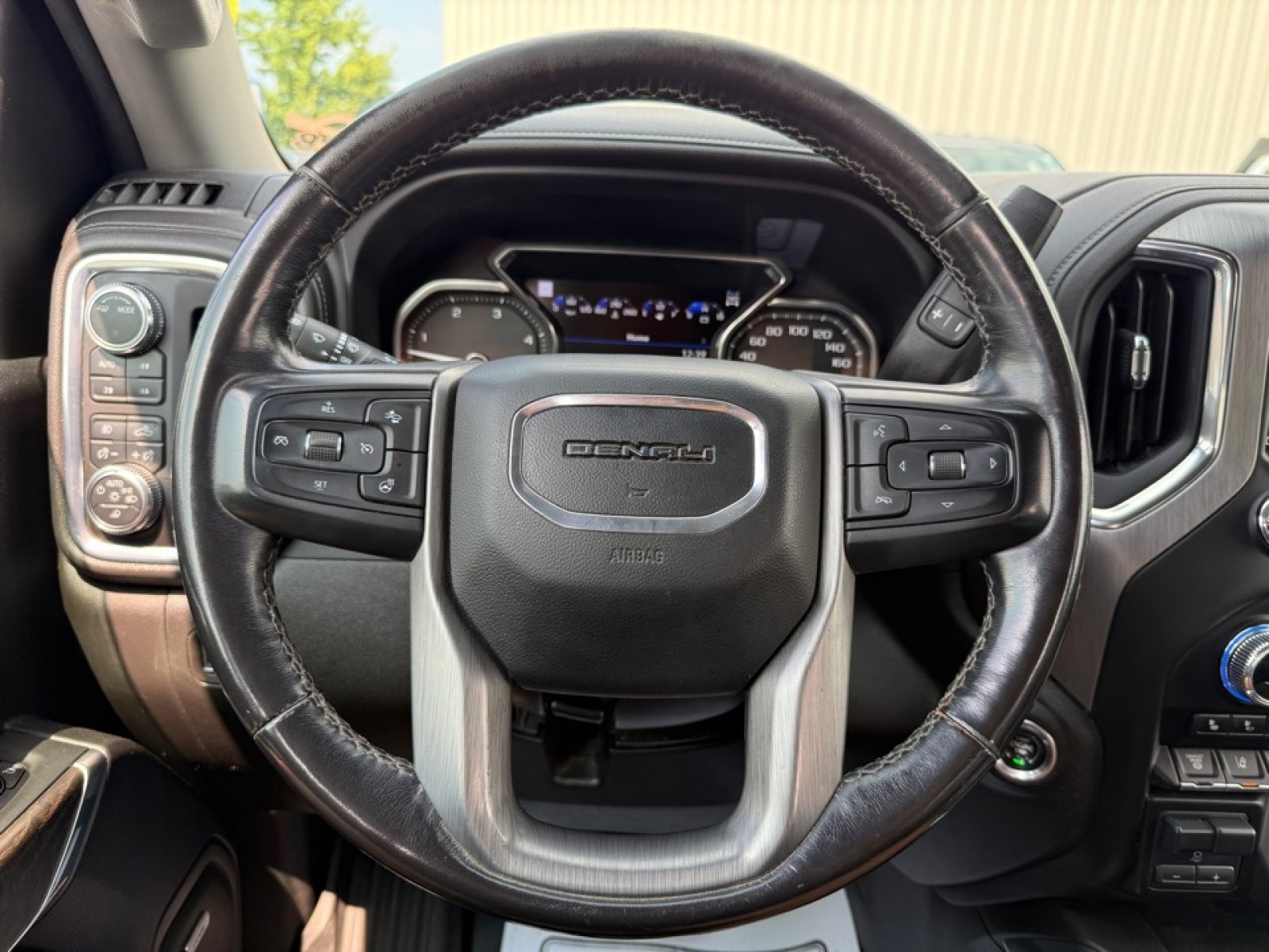 Used 2023 GMC Sierra 2500 Denali w/ Denali Black Diamond Edition AWD/4WD image 21