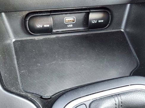 Certified 2025 Kia Soul LX w/ LX Technology Package FWD image 20