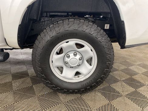 Used 2022 Toyota Tacoma SR image 12