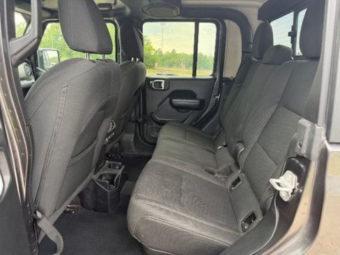 Used 2021 Jeep Gladiator Sport AWD/4WD image 16
