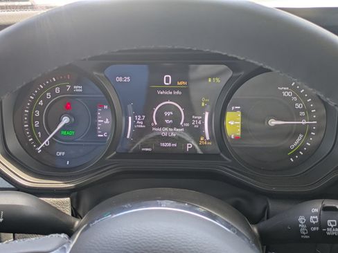 Used 2025 Jeep Wrangler Unlimited Sahara AWD/4WD image 29
