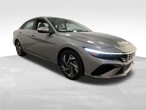 Certified 2025 Hyundai Elantra Limited image 7