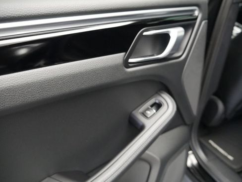 Certified 2023 Porsche Macan Turbo AWD/4WD image 18