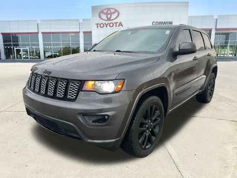 Used 2019 Jeep Grand Cherokee Altitude AWD/4WD image 7