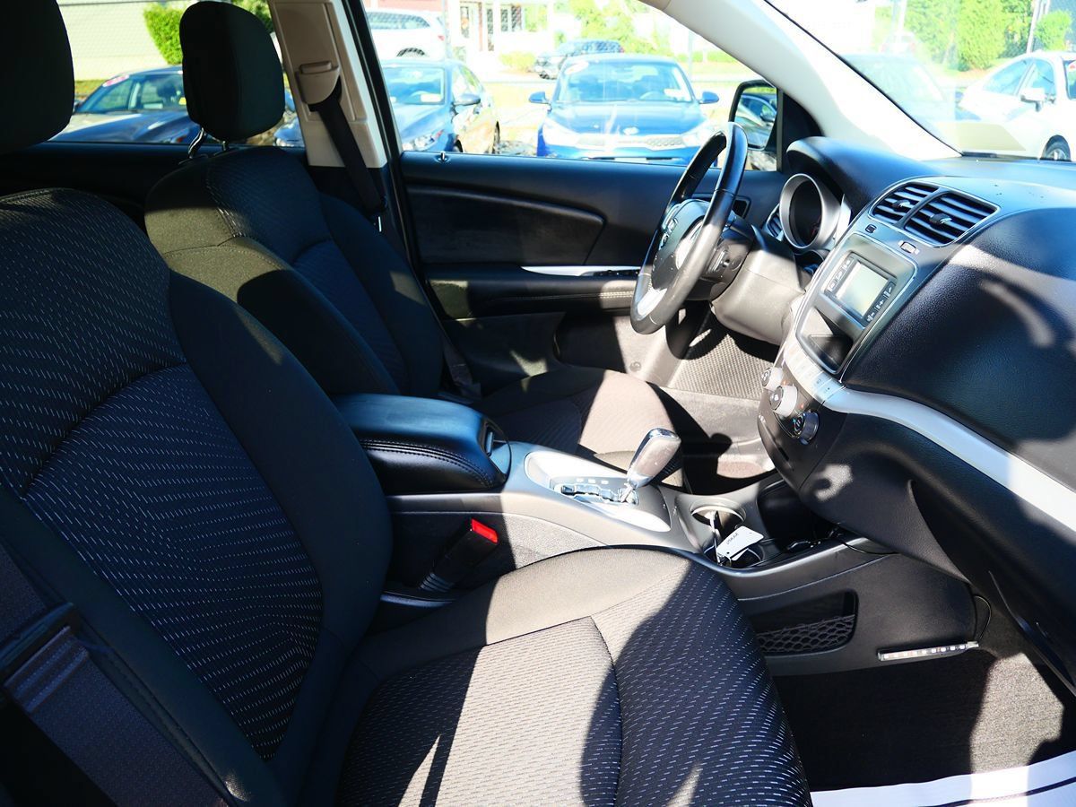 Used 2019 Dodge Journey SE w/ Connectivity Group FWD image 17