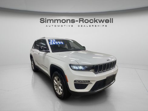 Used 2023 Jeep Grand Cherokee Limited w/ Luxury Tech Group II AWD/4WD image 7