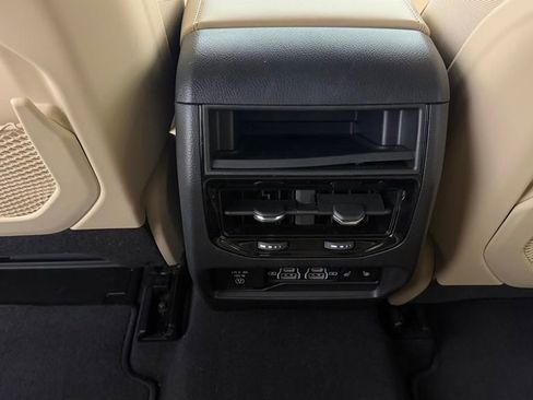 Used 2024 Jeep Grand Cherokee Limited AWD/4WD image 31