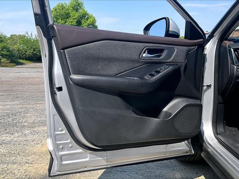 Used 2022 Nissan Rogue SV FWD image 22