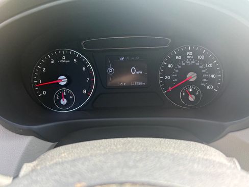 Used 2017 Kia Sorento FWD image 16