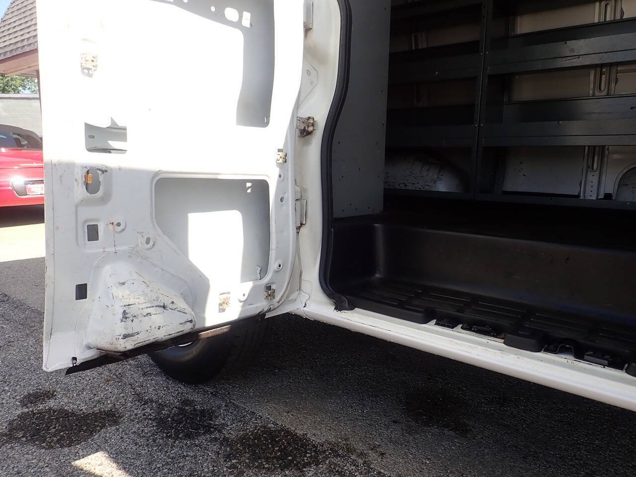 Used 2014 Chevrolet Express 2500 RWD image 21