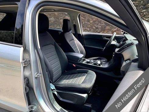 Used 2020 Ford Edge SE FWD image 7