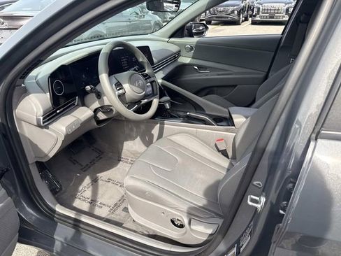 Used 2024 Hyundai Elantra SEL image 18