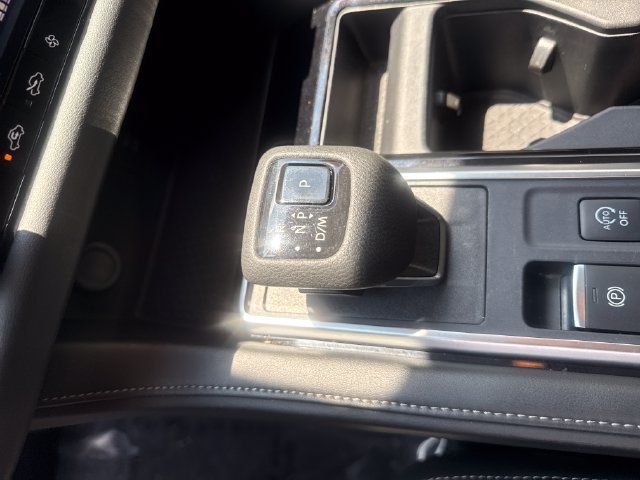 Used 2025 Nissan Pathfinder SV AWD/4WD image 18