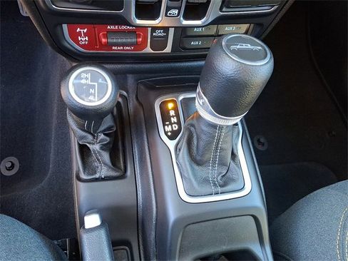 Used 2024 Jeep Gladiator Sport image 14