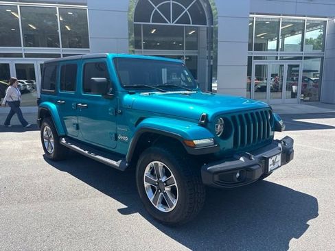 Used 2019 Jeep Wrangler Unlimited Sahara w/ Cold Weather Group AWD/4WD image 4