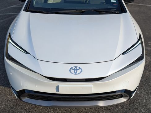 Used 2024 Toyota Prius XLE image 12