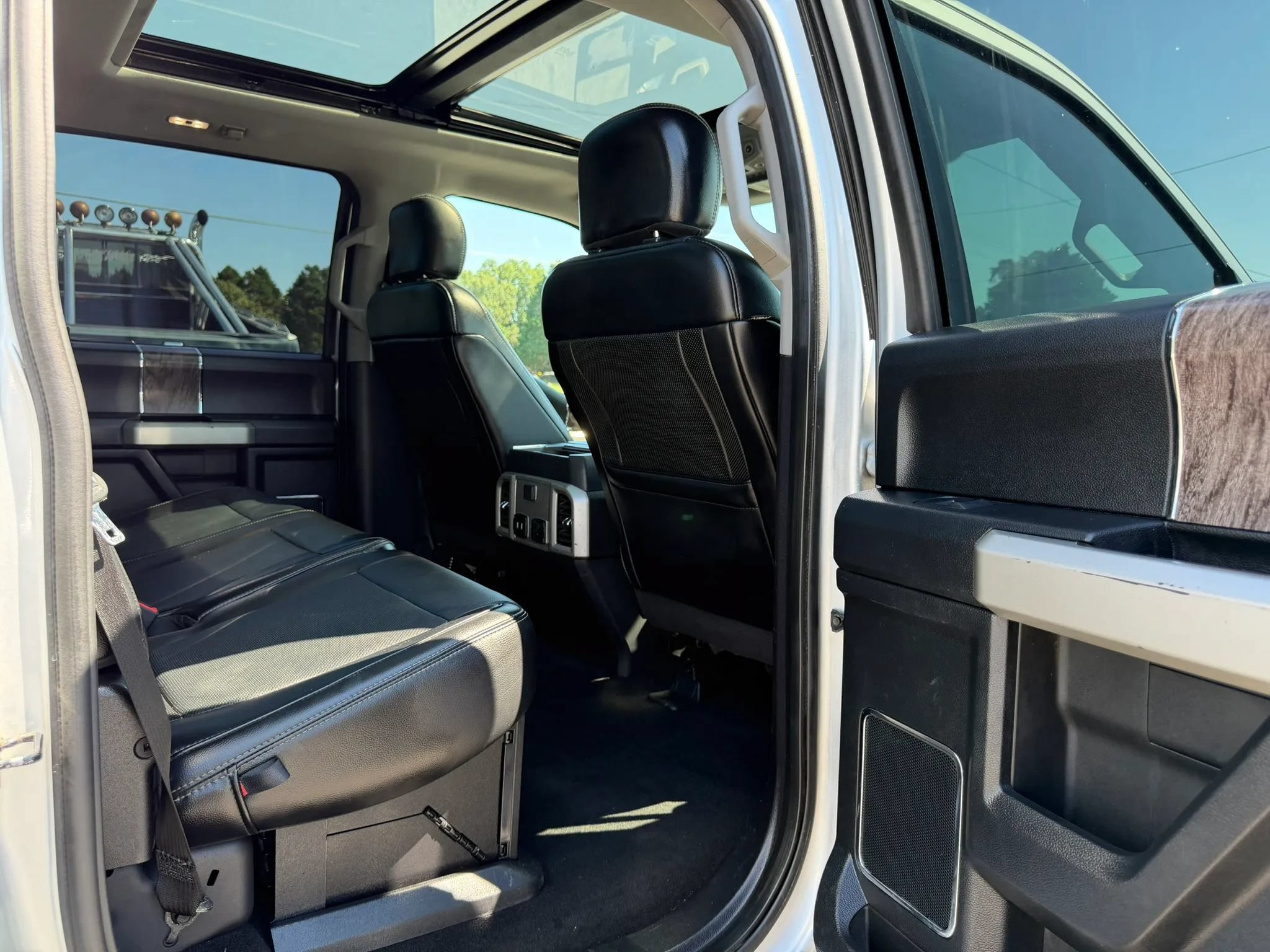 Used 2019 Ford F250 Lariat w/ Lariat Ultimate Package AWD/4WD image 23