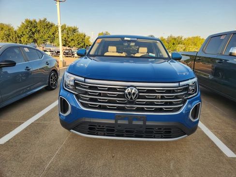 Used 2025 Volkswagen Atlas SEL AWD/4WD image 2
