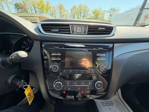 Used 2016 Nissan Rogue S AWD/4WD image 24